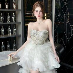 ชุดราตรียาว เกาะอก แต่งเพชร หางยาว สีขาว 3002 Size S