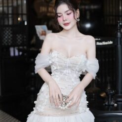 ชุดเดรส ปาดไหล่ แต่งดอก สีขาว-ครีม 2066 Size S