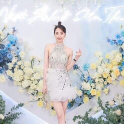 ชุดเดรส คล้องคอ แต่งเพชร สีขาว 2131 Size S