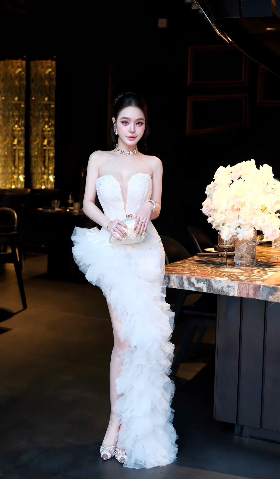 ชุดเดรส ราตรียาว แต่งมุก+เพชร สีขาว 3032 Size M