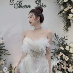 ชุดเดรส เกาะอก แต่งเพชร+ขนนก สีขาว 2130 Size M