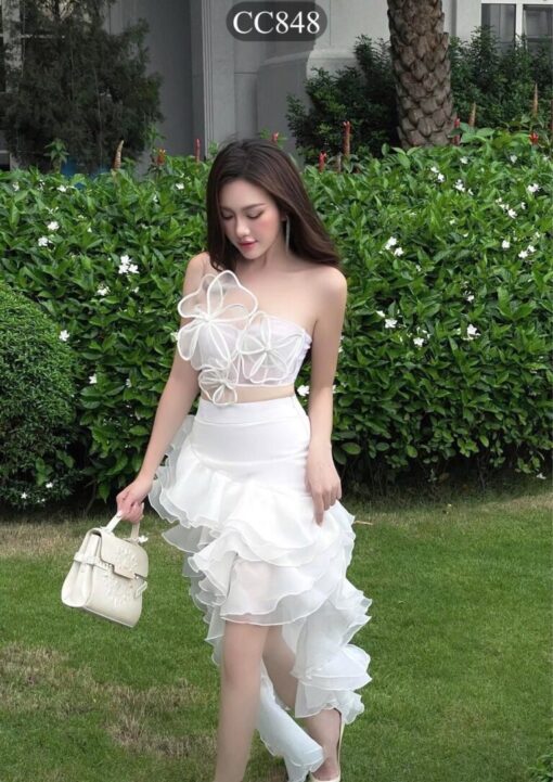 ชุดเซ็ท 2 ชิ้น เสื้อ+กระโปรง แต่งดอก สีขาว 4002 Size S - HiSoStyle.com