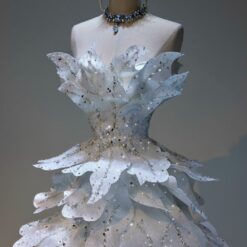 ชุดเดรส แต่งดอก+กลิตเตอร์ สีขาว 2102 Size M