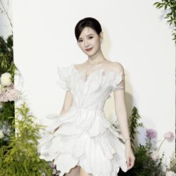 ชุดเดรส แต่งดอก+กลิตเตอร์ สีขาว 2102 Size M