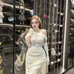 ชุดราตรียาว ปาดไหล่ แต่งเพชร สีขาว-ครีม 3015 Size S