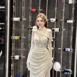 ชุดราตรียาว ปาดไหล่ แต่งเพชร สีขาว-ครีม 3015 Size S