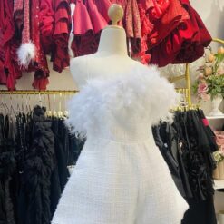 ชุดจั้มสั้น ผ้าทวิต แต่งขนนก สีขาว สีดำ BRAND TRANALI 5001 Size S-M