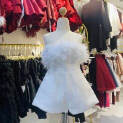 ชุดจั้มสั้น ผ้าทวิต แต่งขนนก สีขาว สีดำ BRAND TRANALI 5001 Size S-M