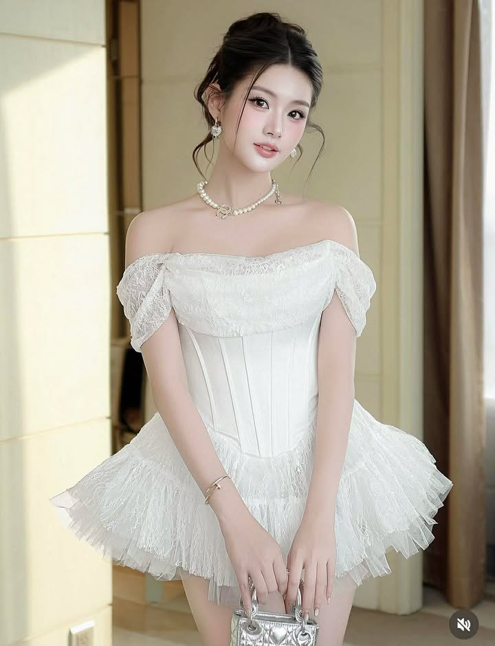 ชุดเดรส ปาดไหล่ สีขาว BRAND KATHY 2233 Size M