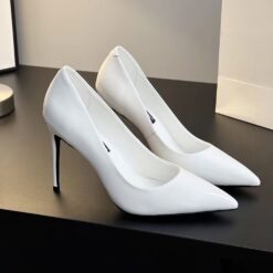 รองเท้า สีขาว 9018 SIZE 37