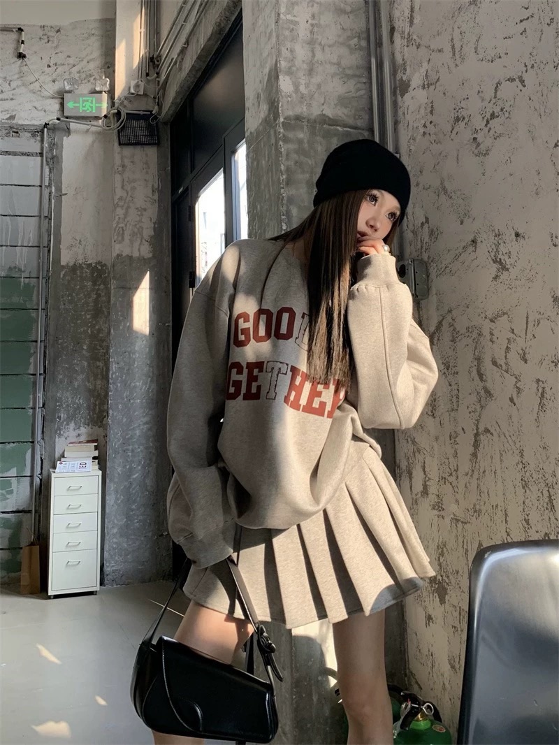 ชุดเซ็ท 2 ชิ้น เสื้อแขนยาว กระโปรง สีเทา 4033 FreeSize