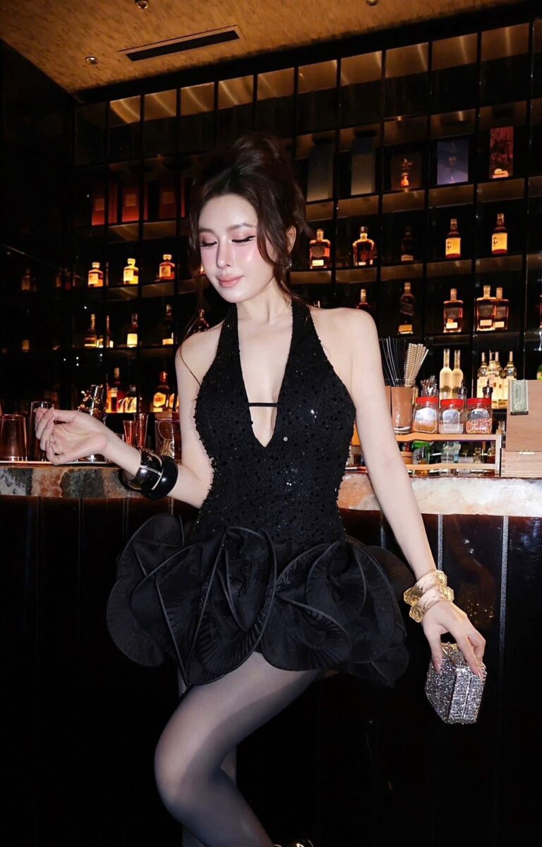 ชุดเดรส คล้องคอ แต่งดอก กลิตเตอร์ สีดำ สีแดง สีขาวBrand HiSo 2238Size S-M - Image 4