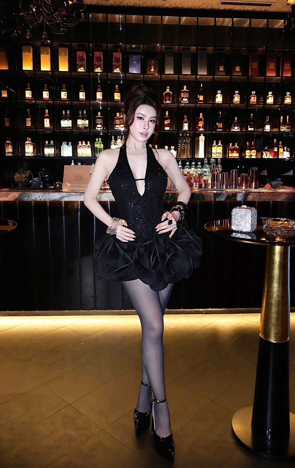 ชุดเดรส คล้องคอ แต่งดอก กลิตเตอร์ สีดำ สีแดง สีขาวBrand HiSo 2238Size S-M - Image 5