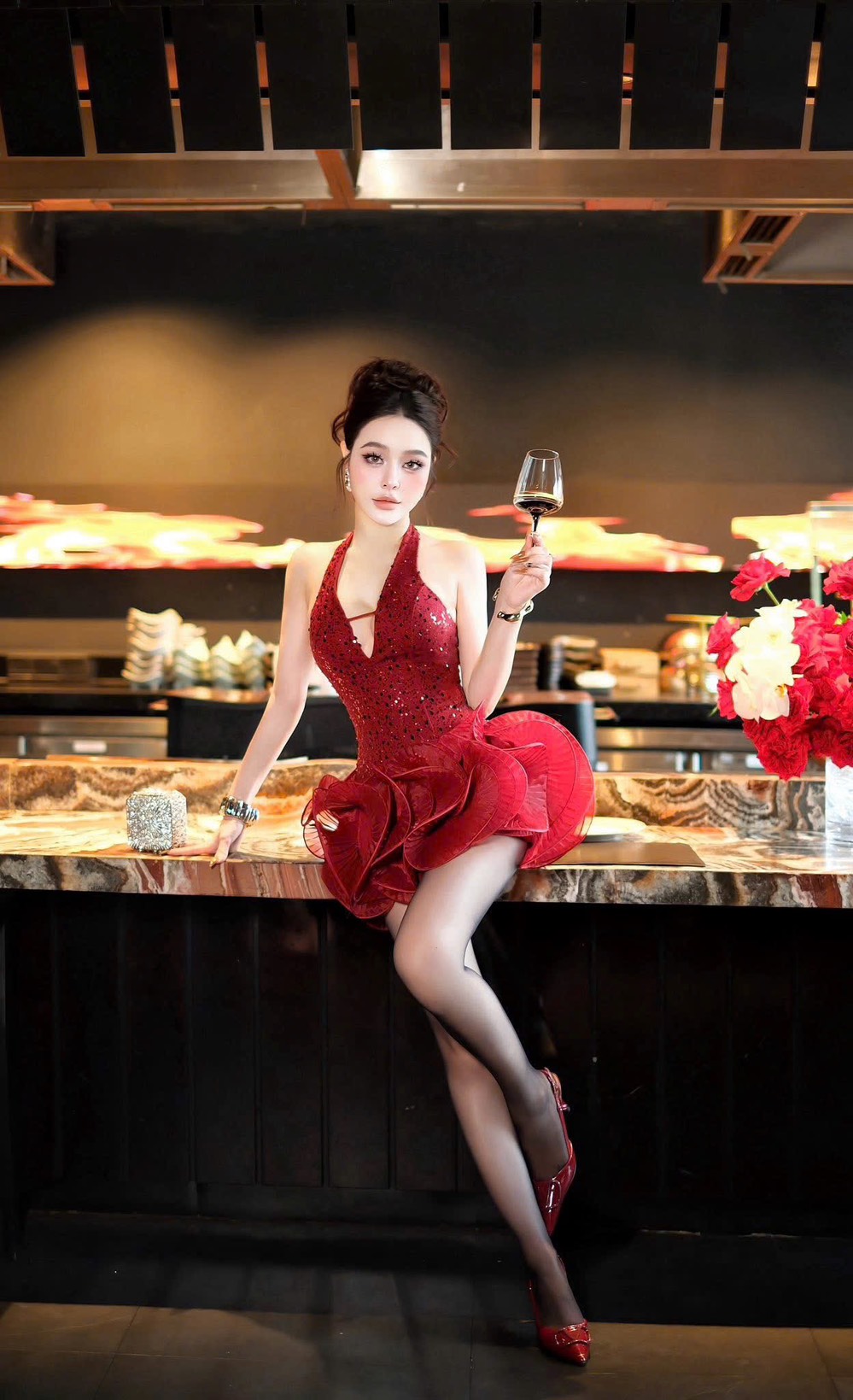 ชุดเดรส คล้องคอ แต่งดอก กลิตเตอร์ สีดำ สีแดง สีขาวBrand HiSo 2238Size S-M - Image 8