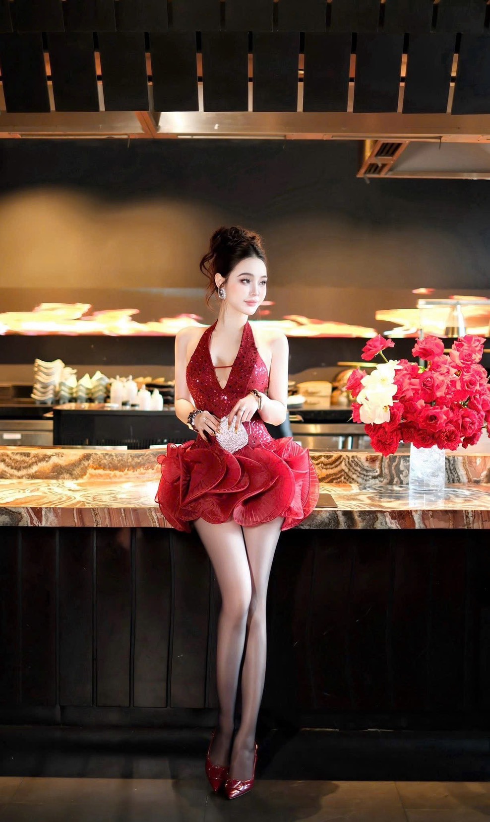 ชุดเดรส คล้องคอ แต่งดอก กลิตเตอร์ สีดำ สีแดง สีขาวBrand HiSo 2238Size S-M - Image 11
