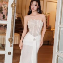 ชุดเดรส ราตรียาว เกาะอก แต่งเพชร สีขาว BRAND OBIBI 2266 BKK SIZE M