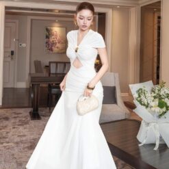 ชุดเดรส ราตรียาว คอวี ผ้าจับจีบ คลุมไหล่ สีขาว BRAND OBIBI 2271 BKK SIZE M