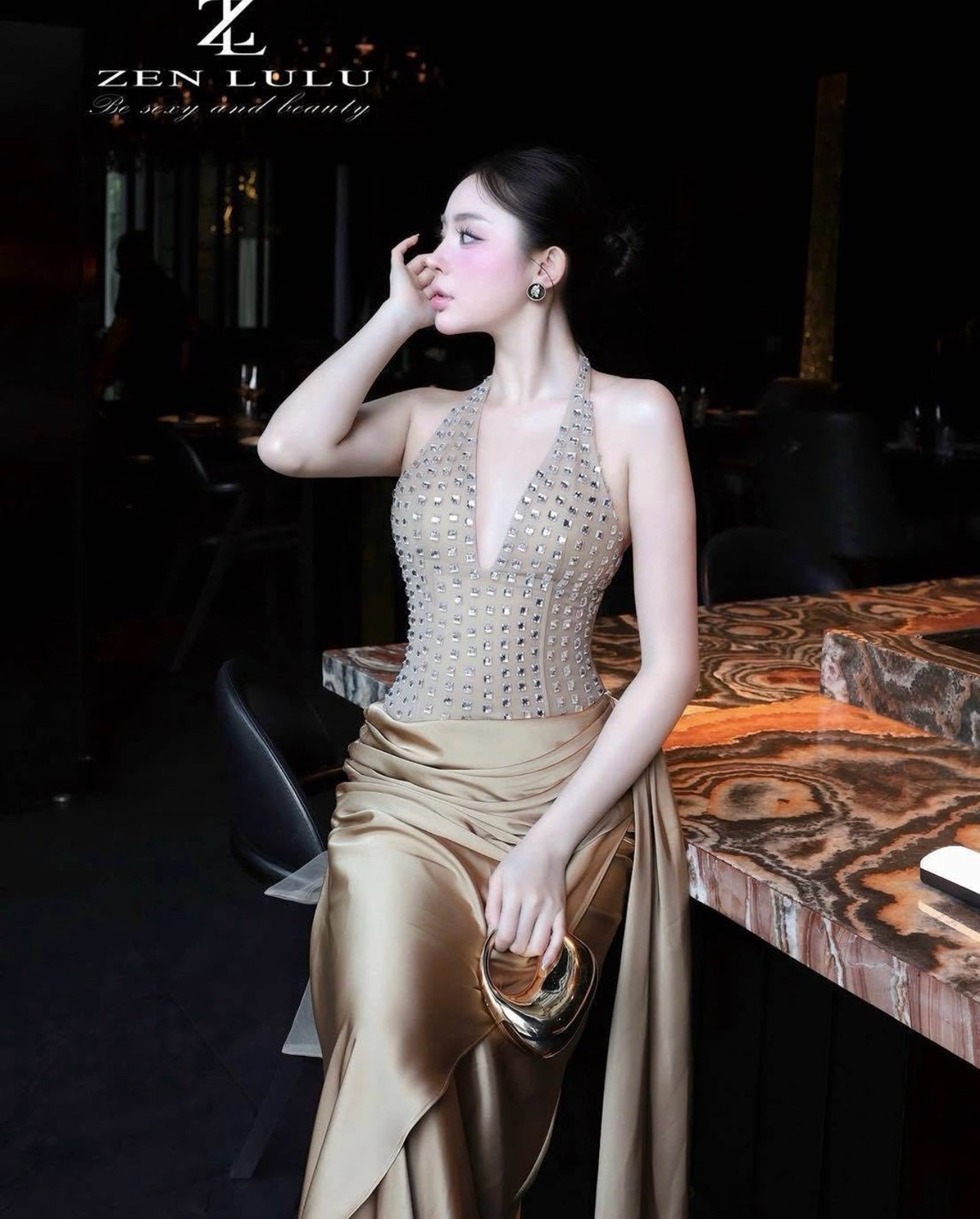 ชุดเดรสยาว ราตรี คล้องคอ แต่งเพรช สีทอง BRAND ZEN LULU 2306 BKK SIZE S-M - Image 4