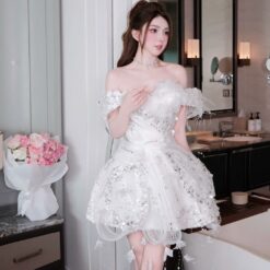 ชุดเดรส ปาดไหล่ แต่งดอก + ขนนก + กลิตเตอร์ สีขาว BRAND HISO 2329BKK Size M