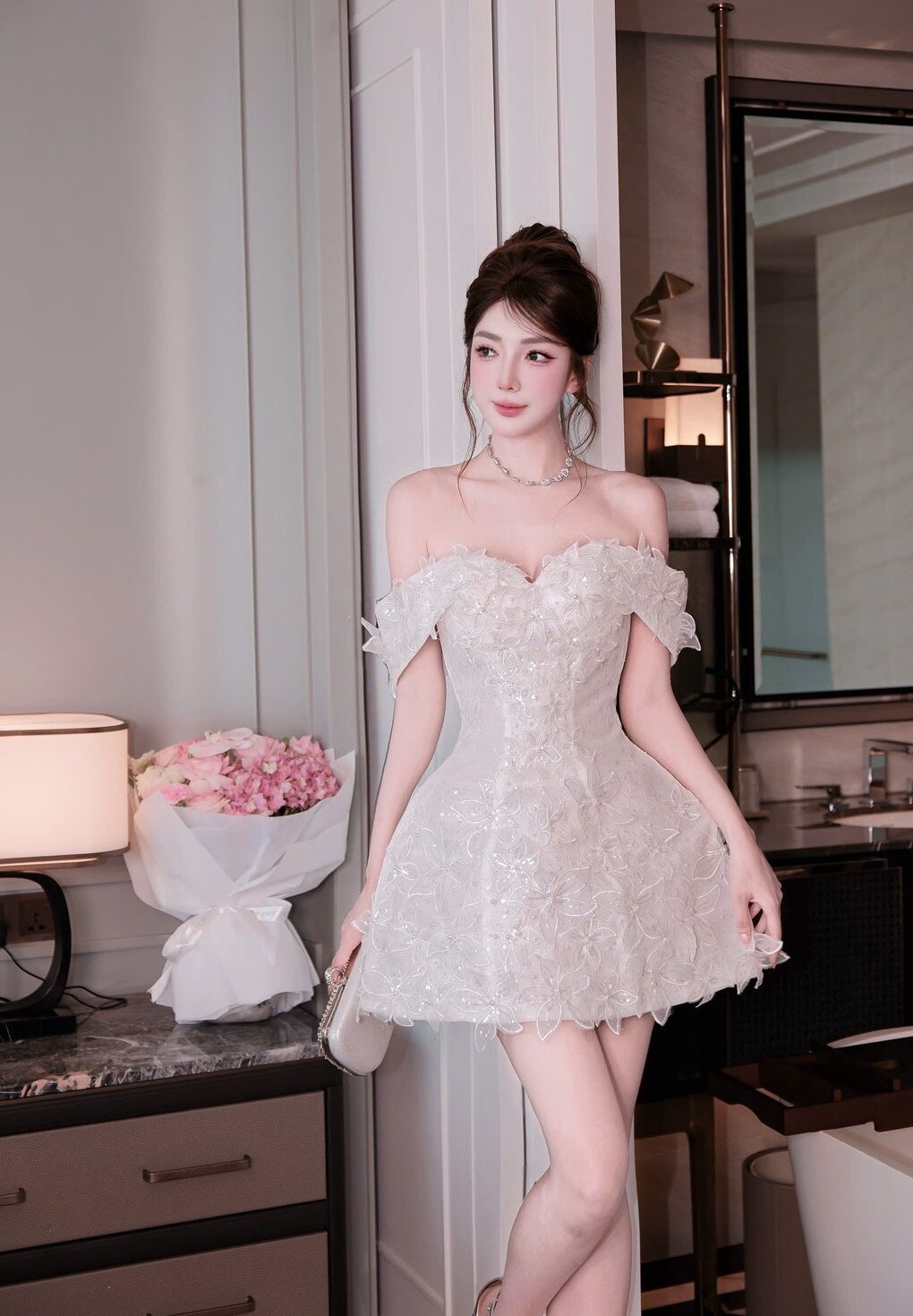 ชุดเดรส ปาดไหล่ แต่งดอก + กลิตเตอร์ BRAND HISO 2332 BKK Size M