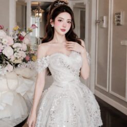 ชุดเดรส ปาดไหล่ แต่งดอก + ขนนก + กลิตเตอร์ สีขาว BRAND HISO 2329BKK Size M
