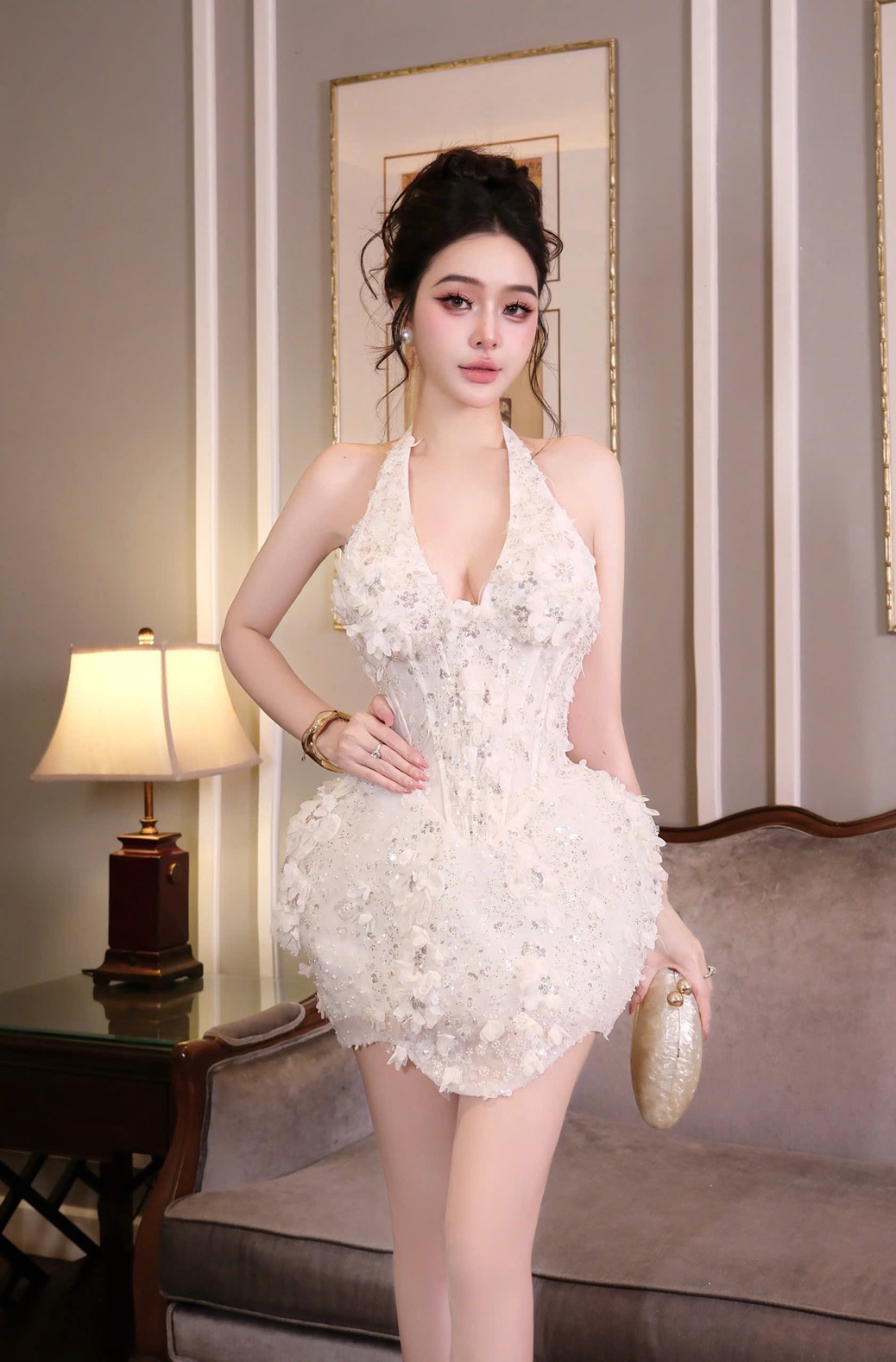ชุดเดรส คล้องคอ สีขาว แต่งกลิตเตอร์ BRAND HISO 2333 BKK Size M