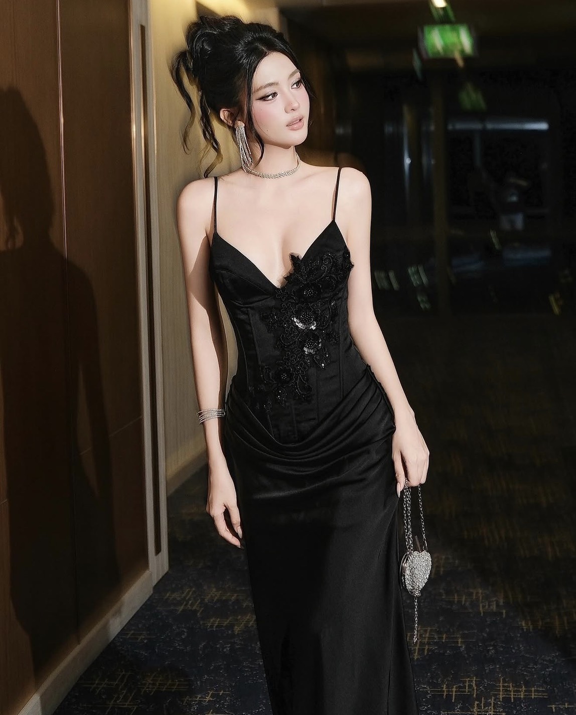 ชุดเดรสยาว ราตรี สายเดี่ยว แต่งดอก สีดำ BRAND Thao_bibii 2297 BKK SIZE S - Image 5