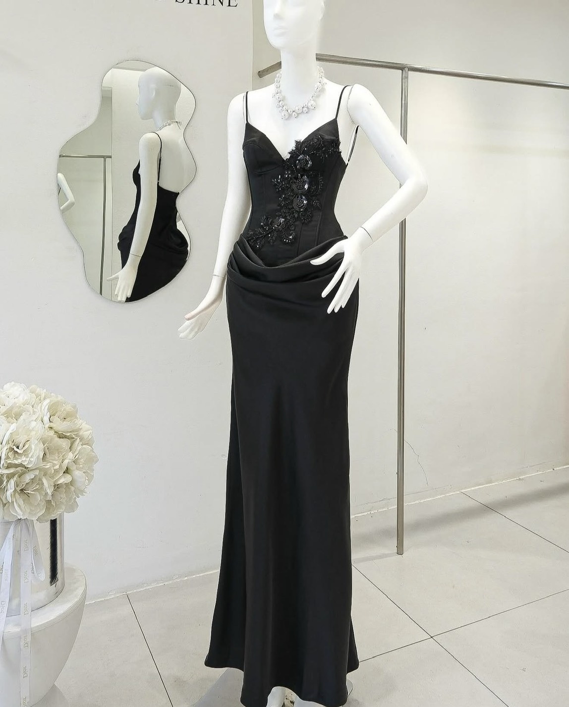 ชุดเดรสยาว ราตรี สายเดี่ยว แต่งดอก สีดำ BRAND Thao_bibii 2297 BKK SIZE S - Image 9