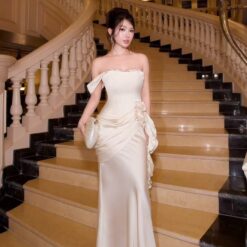 ชุดเดรส เกาะอก-ปาดไหล่ แต่งเพรช-ดอก ลูกปัด สีขาวครีม-แชมป์เปญ BRAND ZEN LULU 2301 BKK SIZE M