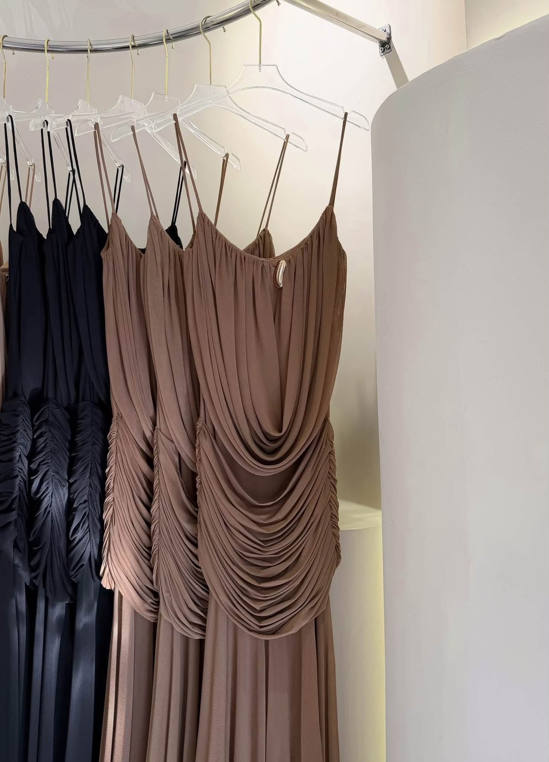ชุดเดรส ราตรี สายเดี่ยว สีน้ำตาล BRAND TRANALI 2309 BKK SIZE M - Image 6