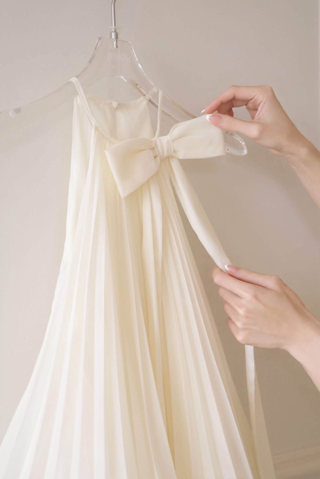 ชุดเซ็ท คล้องคอ แต่งโบว์ สี ขาว ครีม BRAND TRANALI 4039 BKK SIZE S - Image 9
