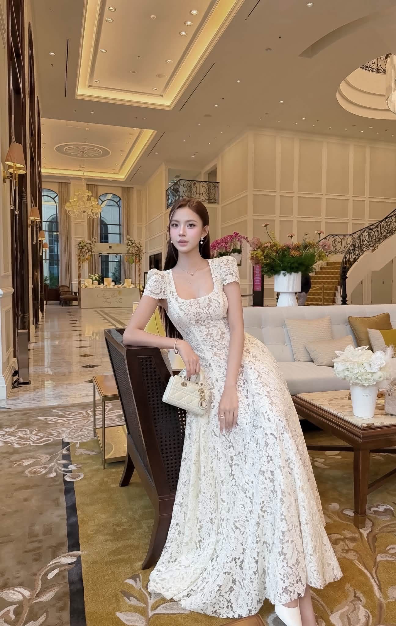 ชุดเดรสยาว ราตรี ลูกไม้ สีขาว BRAND TRANALI 2313 BKK SIZE M