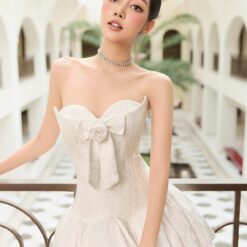 ชุดเดรส เกาะอกกระโปรงฟู แต่งโบว์ สีขาว Brand KATHY 2319 BKK Size M